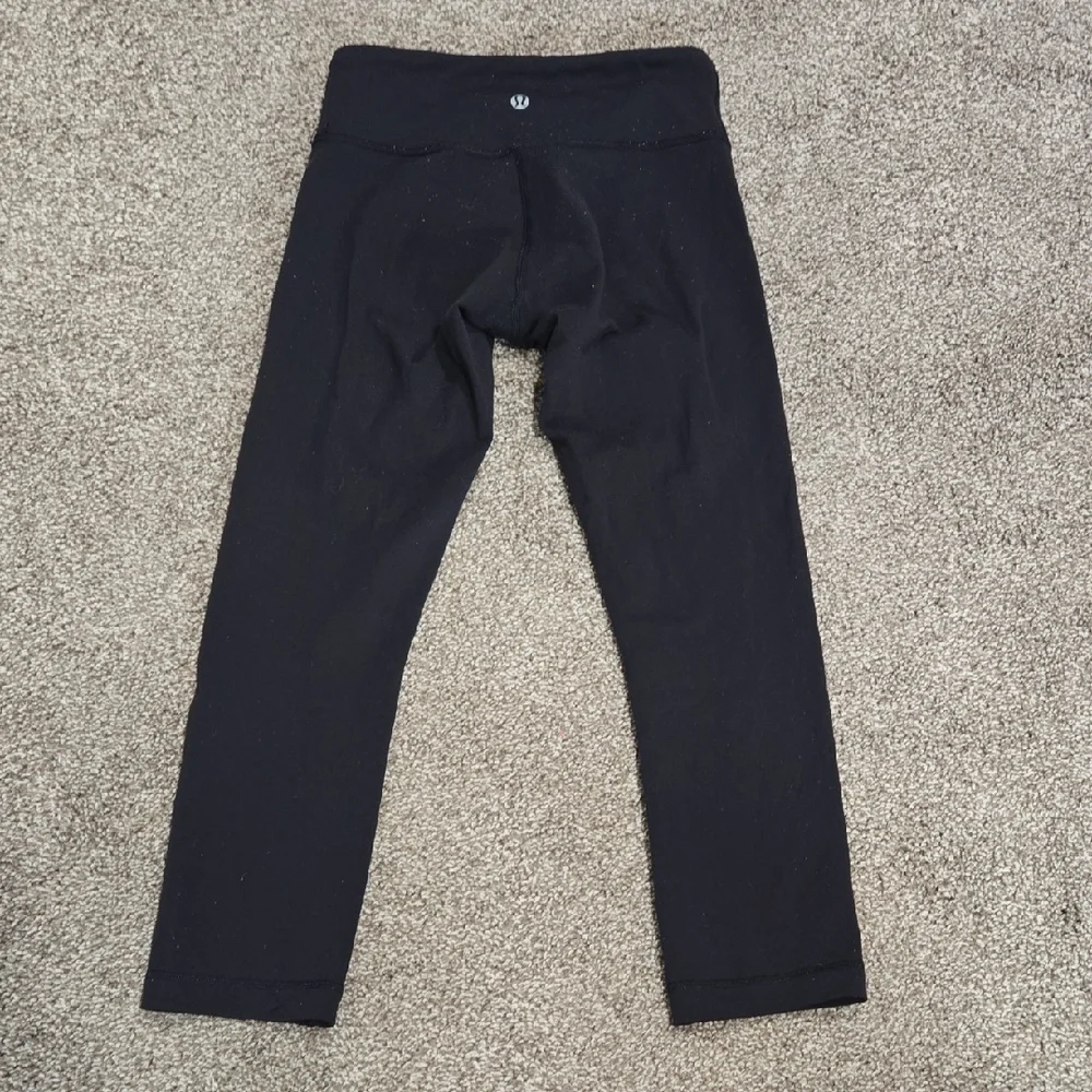 Lululemon Cropped Low Rise Black Leggings Size 2